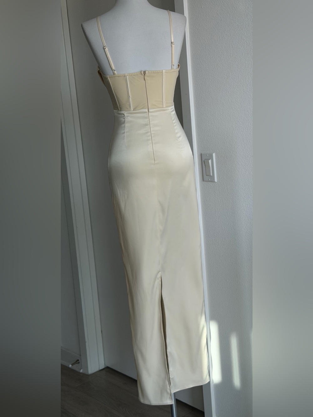 NBD Aella dress in Champagne size S - Picture 8 of 13